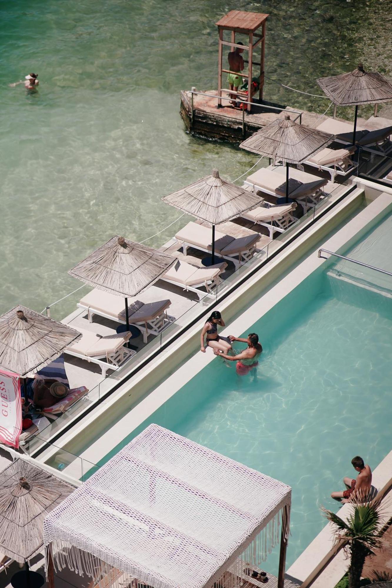 Hotel Jaroal Sarande Exterior photo